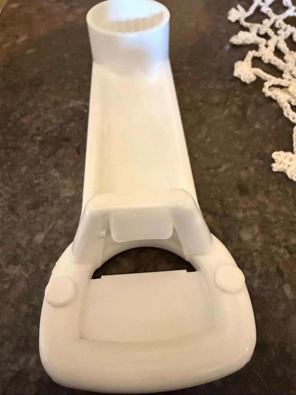 Pampered Chef Easy Opener #2590 retired bottle opener, magnetic back, white EUC